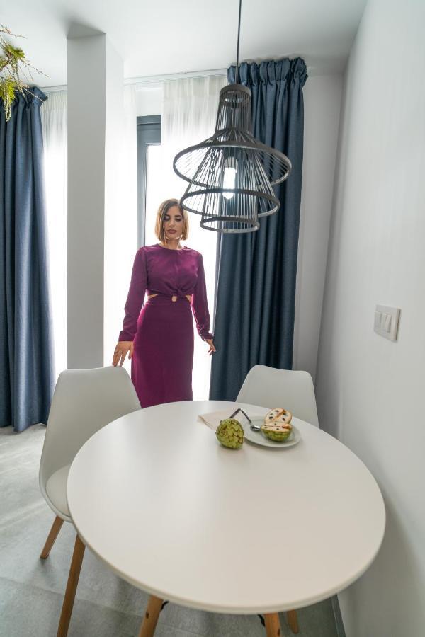 Riam Suites Apartamentos Los Palacios Y Villafranca Esterno foto