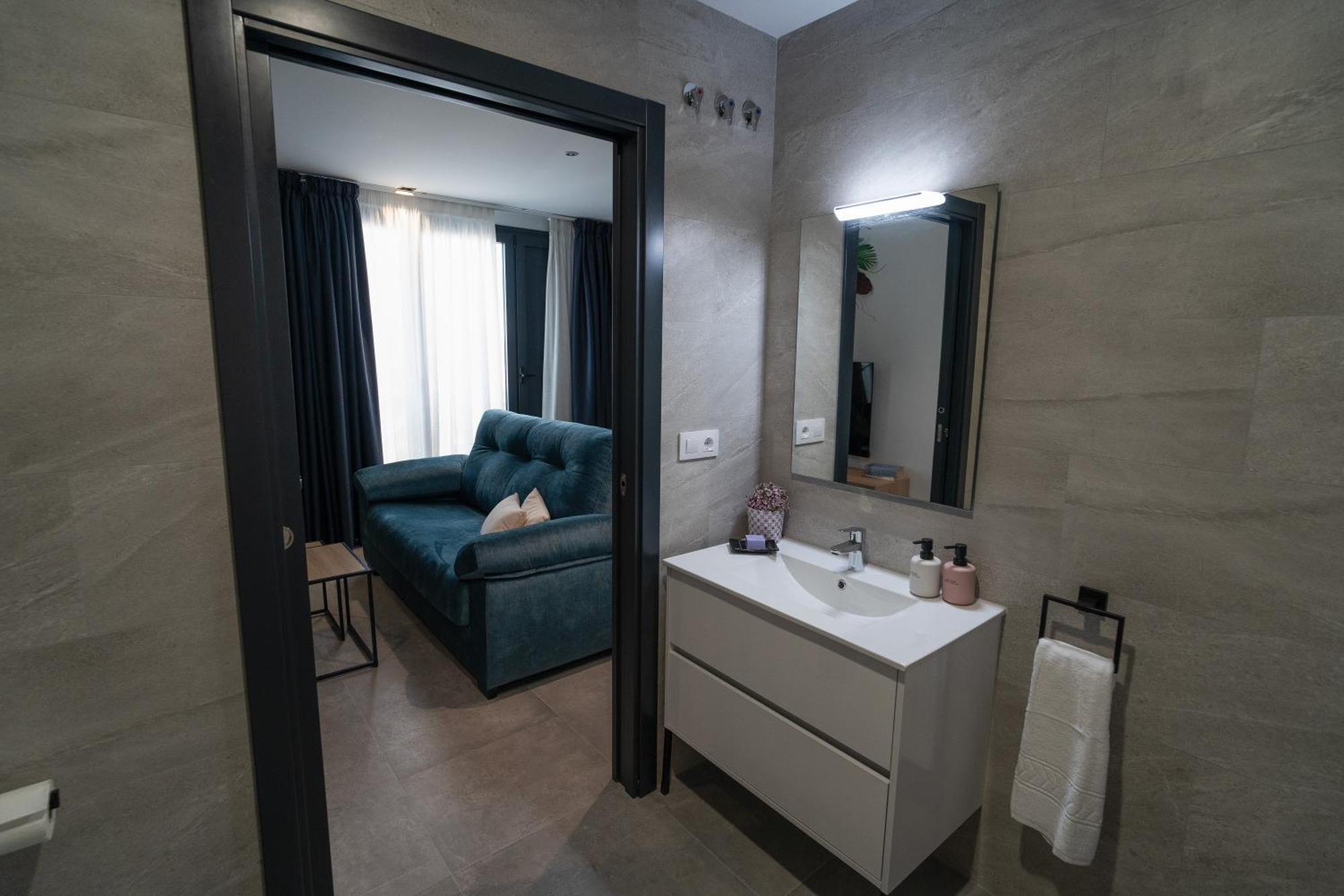 Riam Suites Apartamentos Los Palacios Y Villafranca Esterno foto