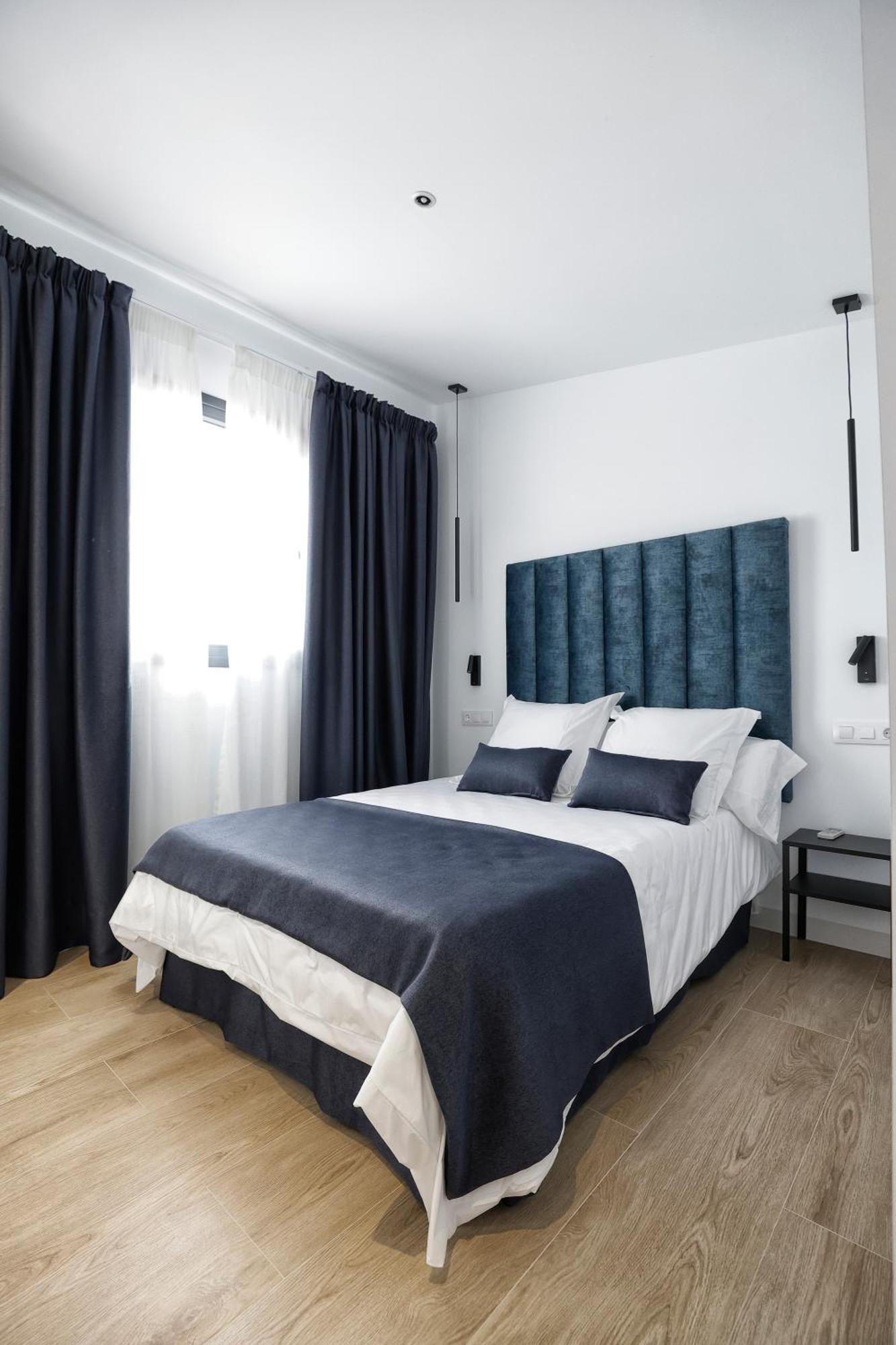 Riam Suites Apartamentos Los Palacios Y Villafranca Esterno foto