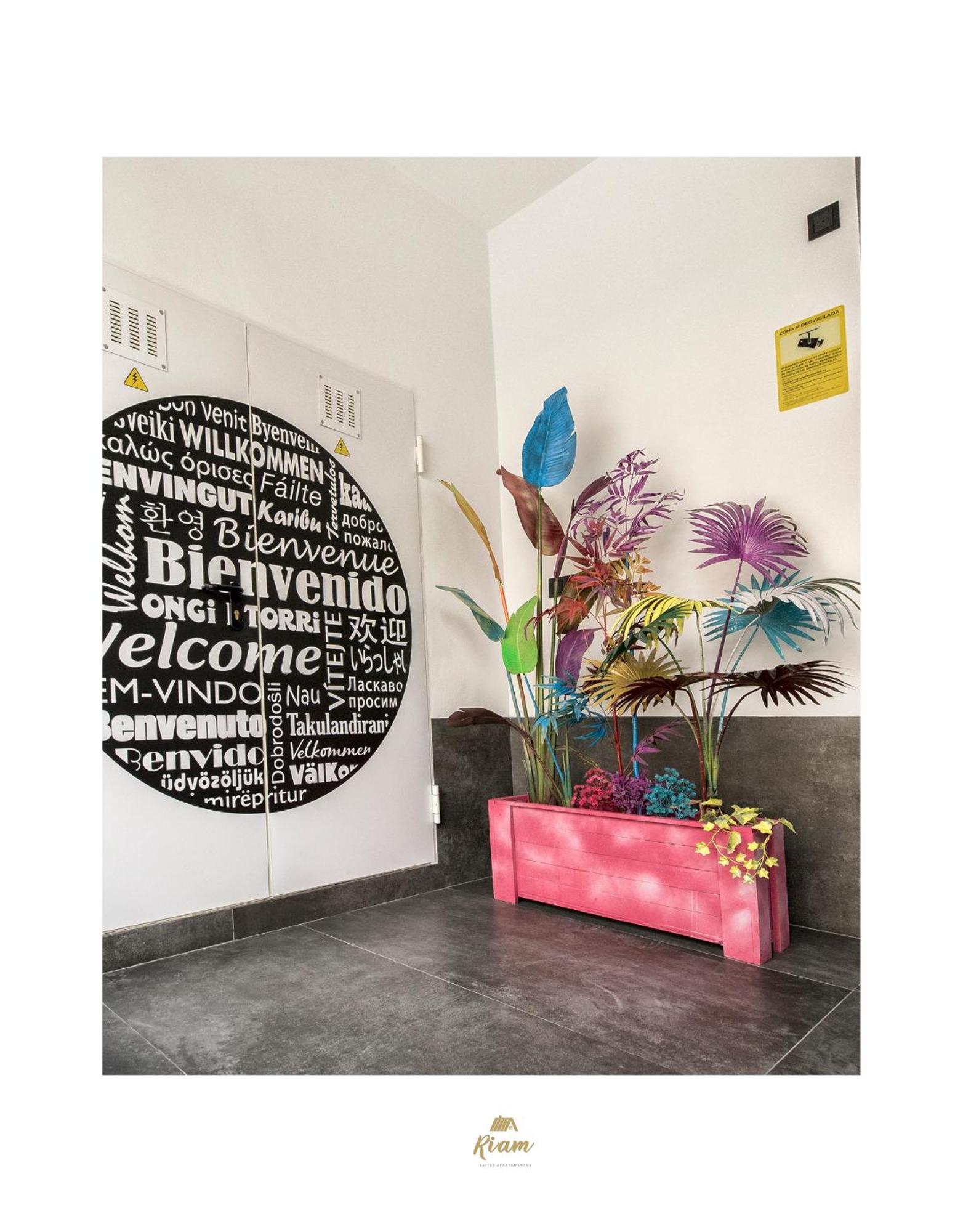 Riam Suites Apartamentos Los Palacios Y Villafranca Esterno foto