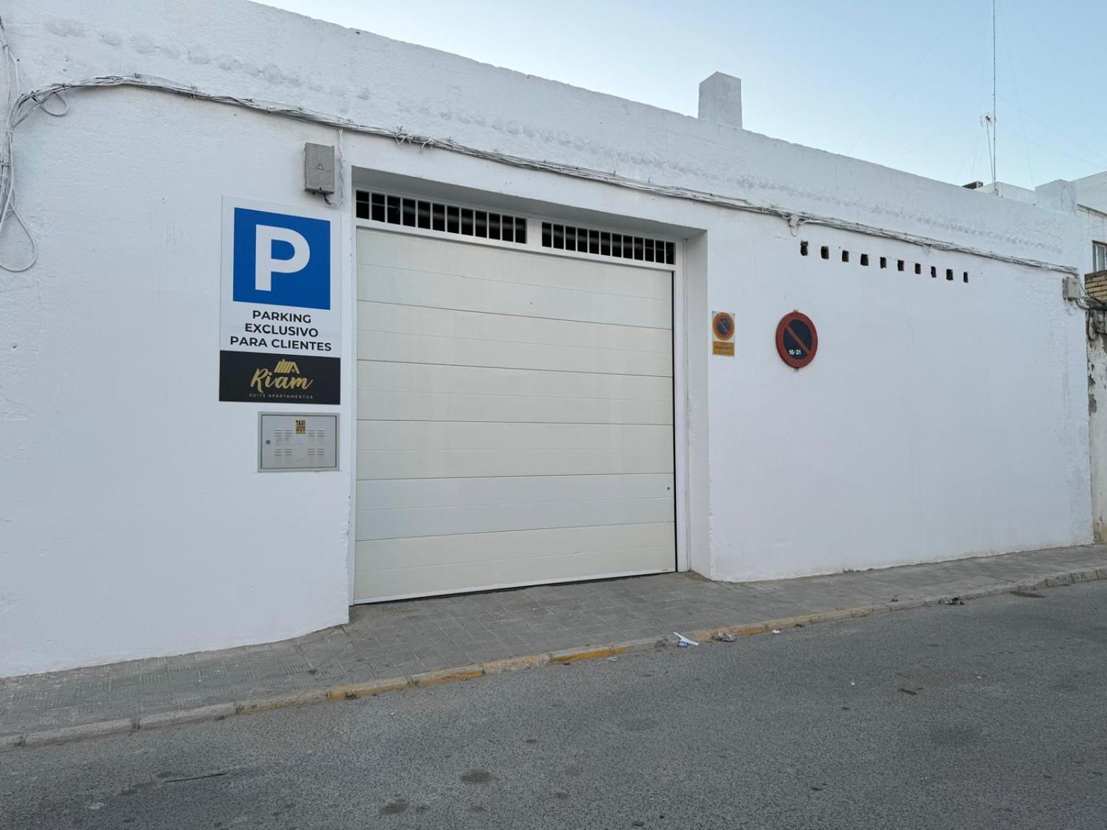 Riam Suites Apartamentos Los Palacios Y Villafranca Esterno foto