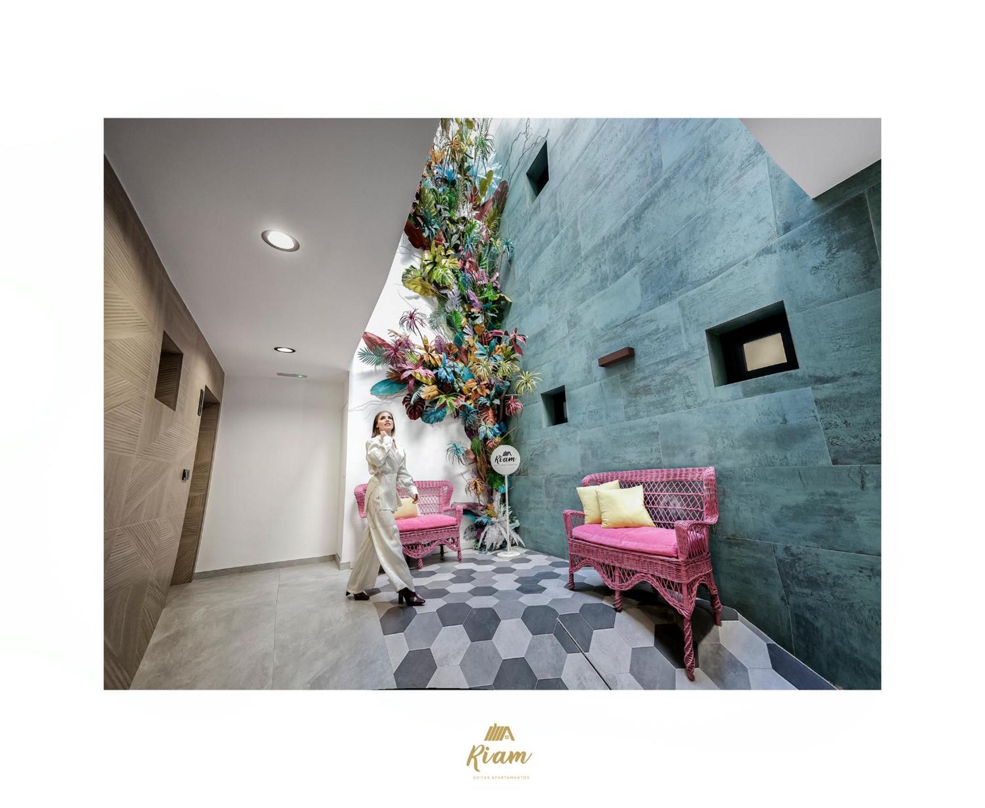Riam Suites Apartamentos Los Palacios Y Villafranca Esterno foto